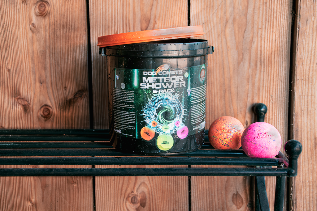 Dog Comets Meteor Shower (Bucket with 6 M Stardust balls) product photo
